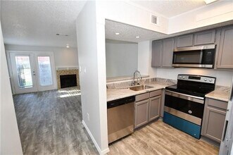 Building Photo - 9835 Walnut St