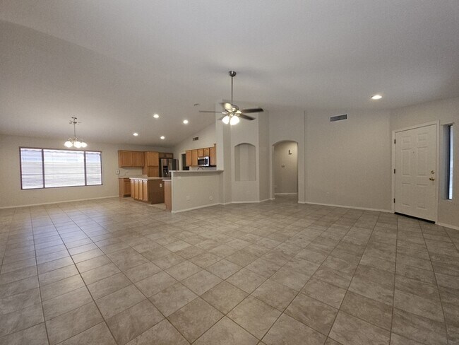 Building Photo - Charming 3-Bedroom Home for Rent in East M...