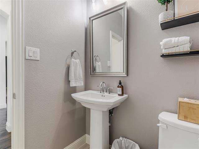 Building Photo - 708 Sandbox Dr