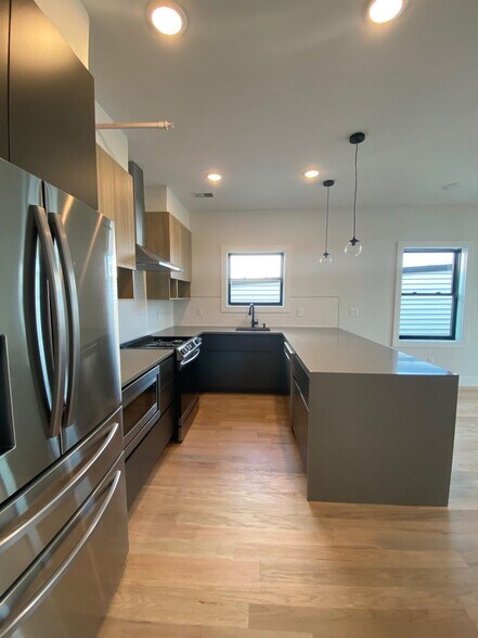 Building Photo - 41 Thorne St