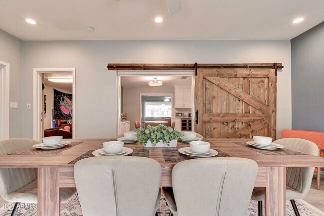 Building Photo - 1027 W 19th St