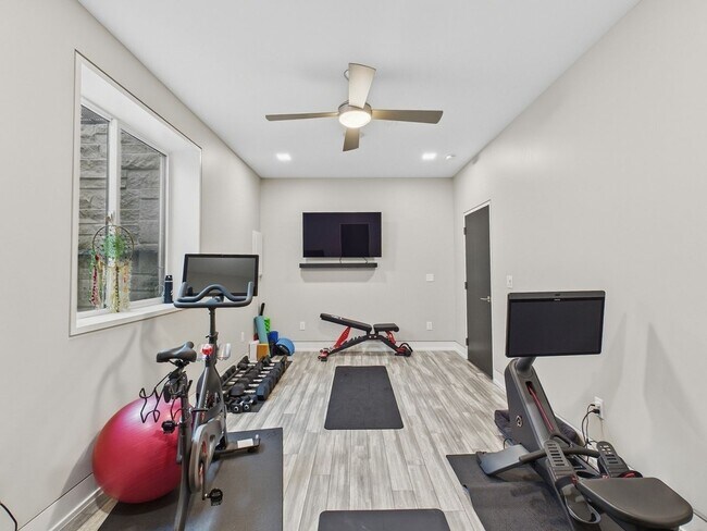 Building Photo - 155 Southmoor Dr