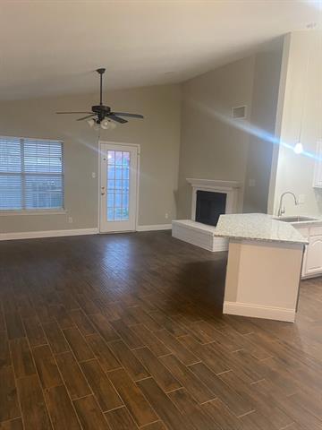 Building Photo - 2030 Oak Creek Ct