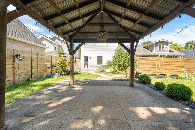 Building Photo - 1333 Mulford Rd