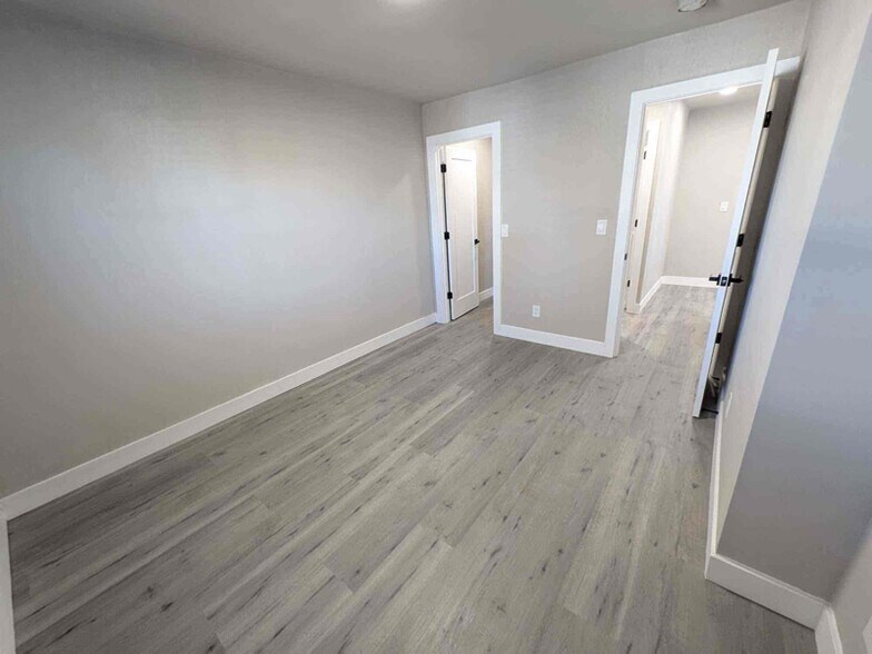 Building Photo - 433 E Bridge St