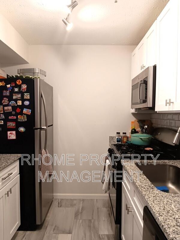 Building Photo - 1407 Riverview Dr