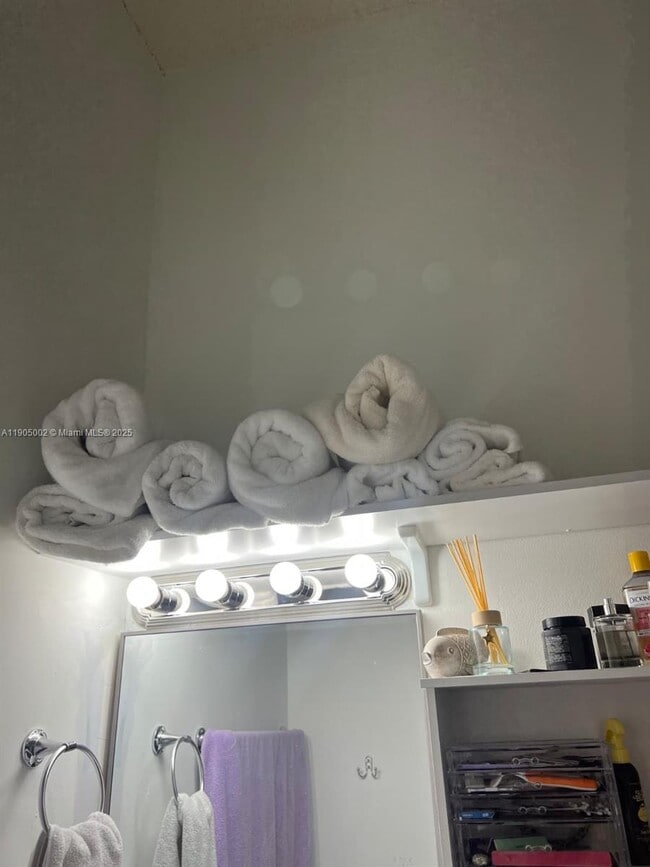 Building Photo - 246 Poinciana Island Dr