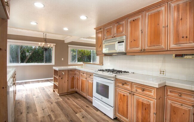 Building Photo - 2412 Via Marina