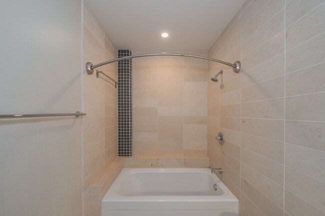 Building Photo - 2600 W 7th St