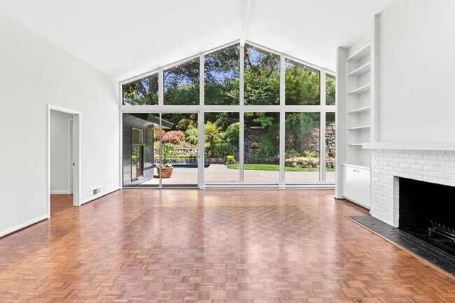 Building Photo - 820 Eucalyptus Ave