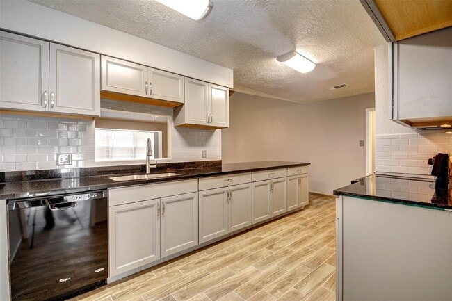 Building Photo - 16623 Blackhawk Blvd