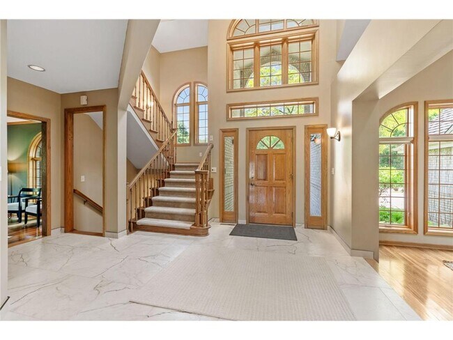 Building Photo - 6210 Deerwood Cir N