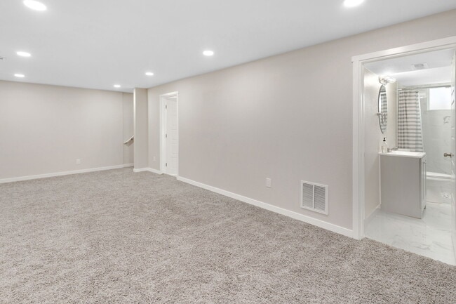 Building Photo - 3919 Tennyson Ave