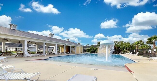 Building Photo - 4 Bed/2.5 Bath in Richmond Hill!