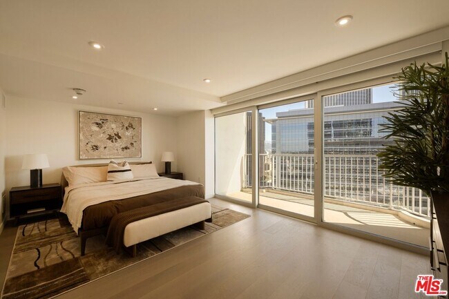 Building Photo - 2025 Ave of the Stars