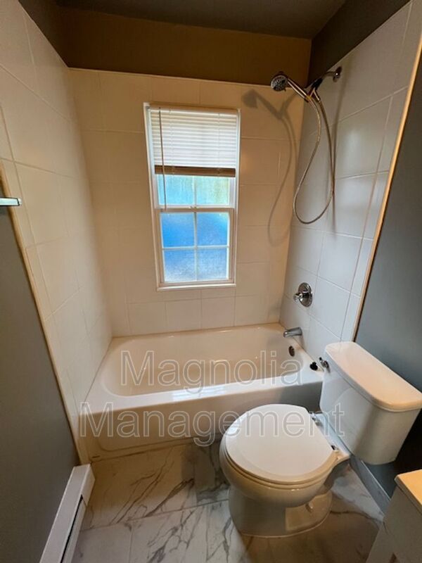 Building Photo - 1214 Parham St