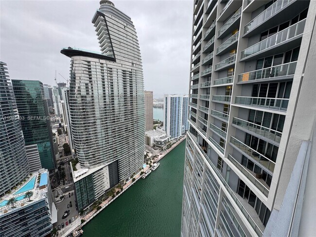 Building Photo - 475 Brickell Ave