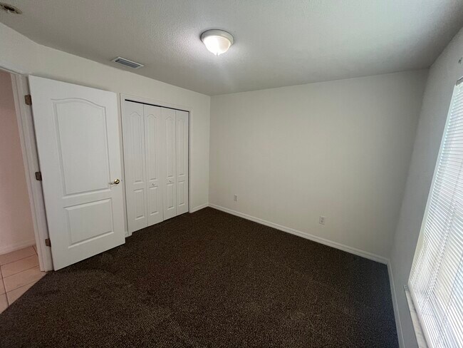 Building Photo - 302 Sawmill Creek Ct