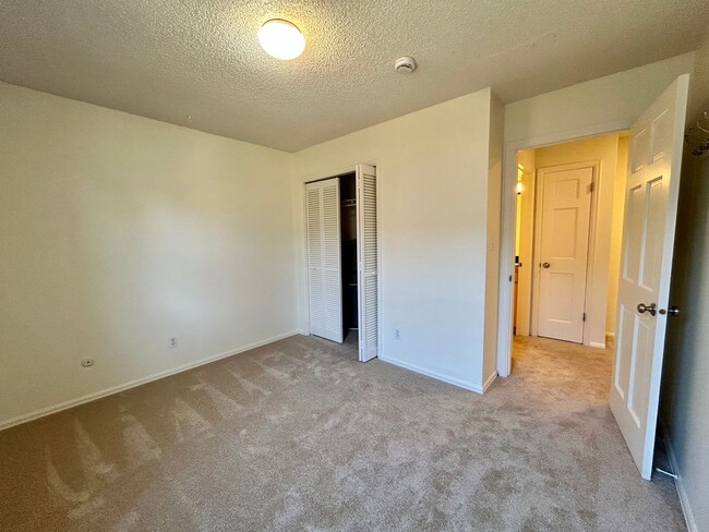 Building Photo - SHORT TERM RENTAL! 3Br/2Ba Condo in the Heart of Boulder