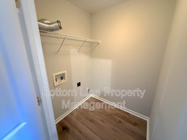 Building Photo - 10965 Princeton Village Dr