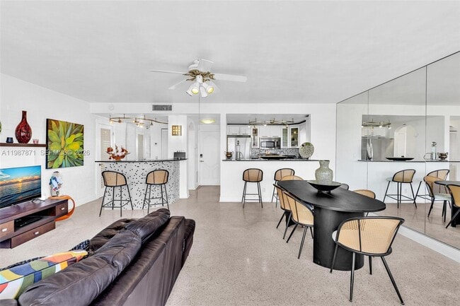 Building Photo - 4144 El Mar Dr