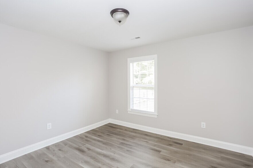 Building Photo - 503 Riverglen Dr NW