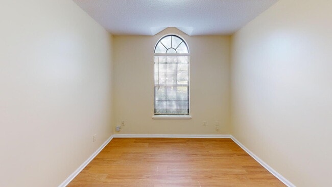 Building Photo - "Charming 3-Bedroom Home on Sweetbriar Lane with Hardwood Elegance!"