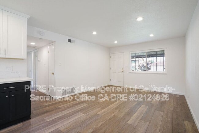 Building Photo - 2140 W La Loma Dr