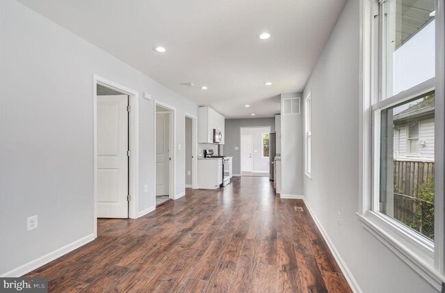 Building Photo - 3312 D St SE