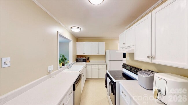 Building Photo - 1136 E Woodlawn Rd