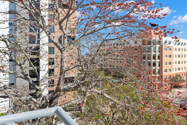 Building Photo - Charming 2-Bedroom, 1-Bathroom Fully Furnished Condo in the Heart of Downtown St. Petersburg