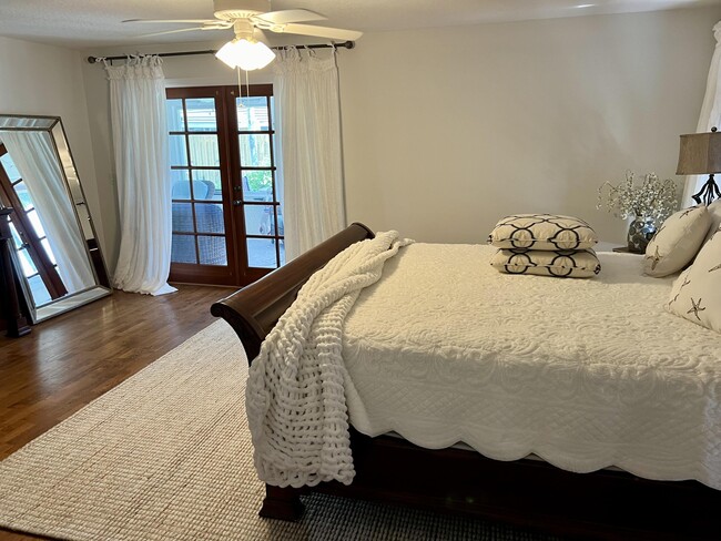 Building Photo - 410 Rio Casa Dr S