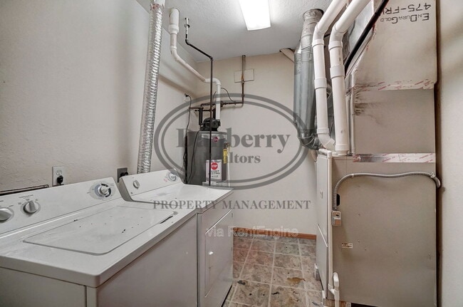 Building Photo - 1115 N Byrne Rd