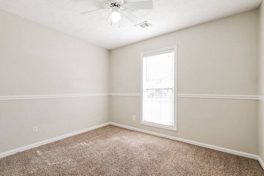 Building Photo - 579 Northfield Ct