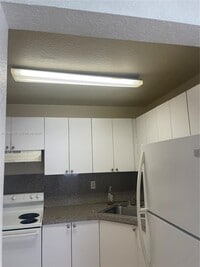 Building Photo - 17255 SW 95th Ave