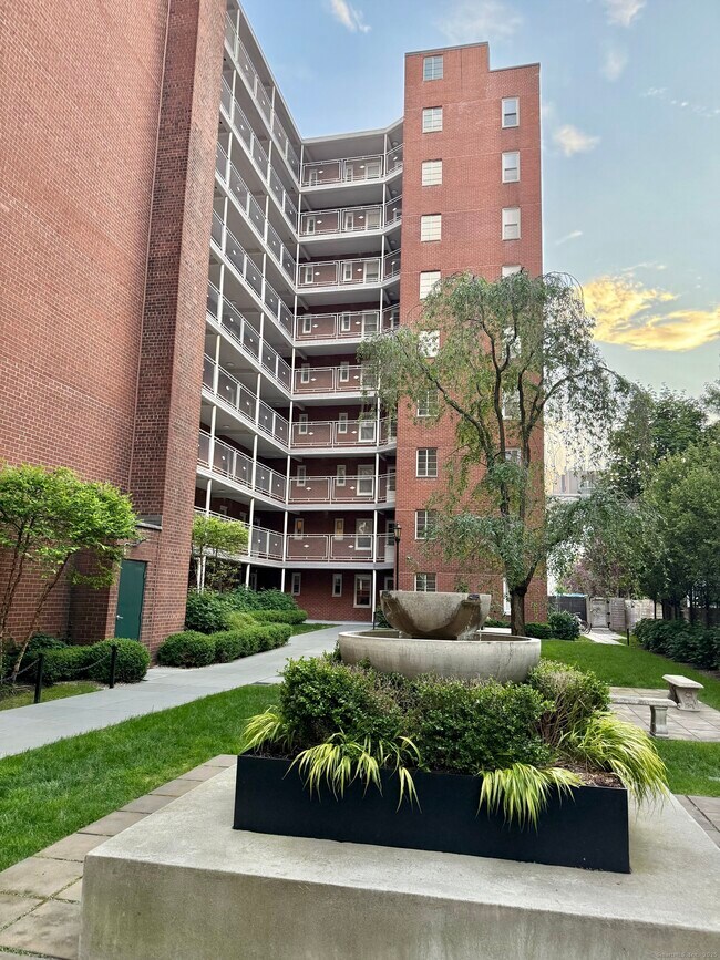 Primary Photo - 700 Summer St