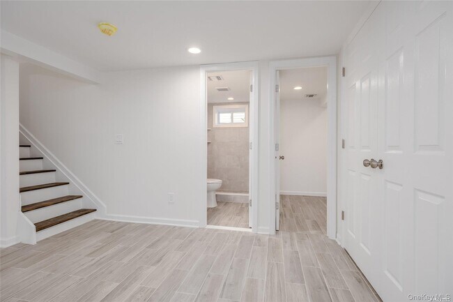 Building Photo - 24 Woodbine Dr S
