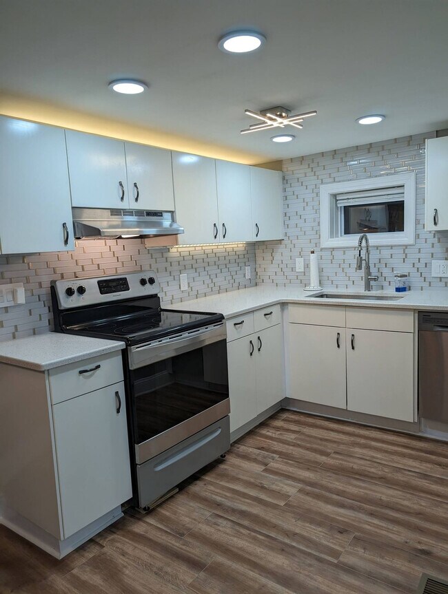Building Photo - 1303 Colony Dr