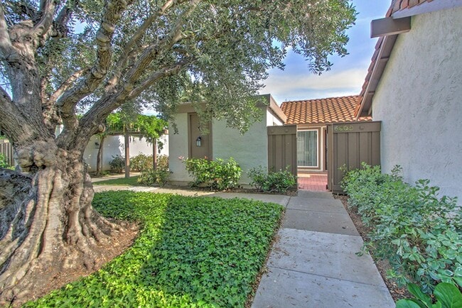 Building Photo - 5909 Manorwood Ct