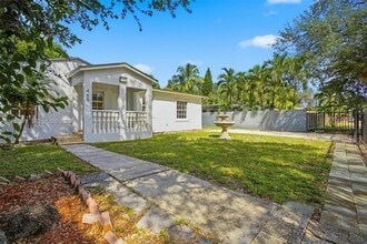 Building Photo - 465 NE 165th St