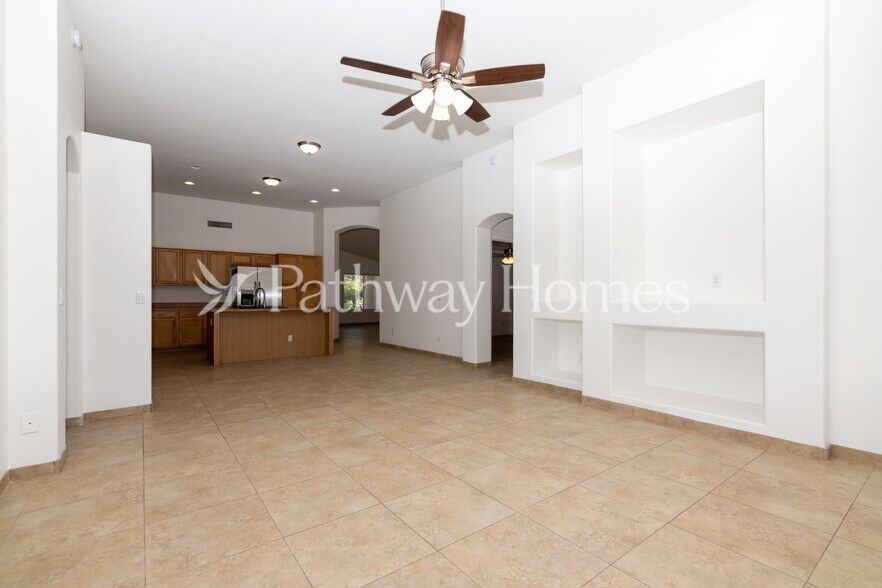 Building Photo - 520 W Musket Pl