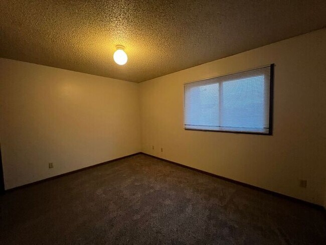 Building Photo - $1,095 | 2 Bedroom, 1 Bathroom Condo | No Pets | Sublease* | Available for October 1st, 2026 Move...