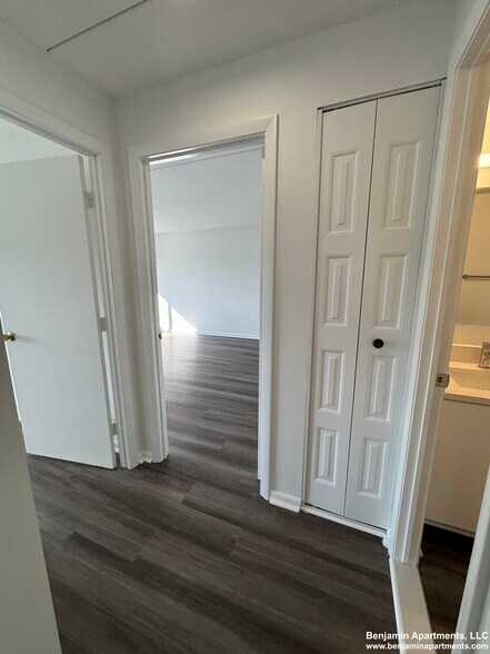 Building Photo - 51 Hill Rd