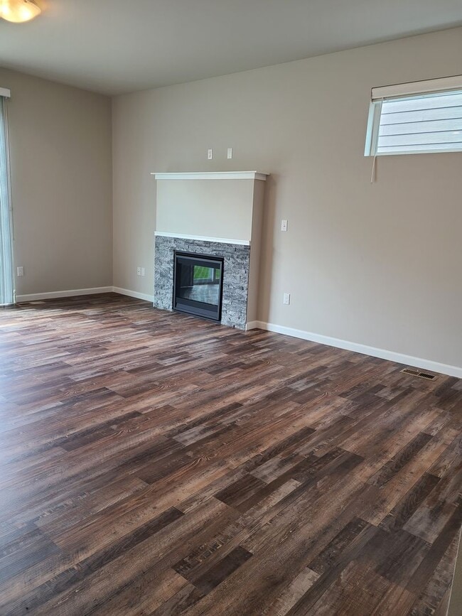 Building Photo - Yelm Creek Estates, 4 Bedroom, 2.75 Bathroom with Den