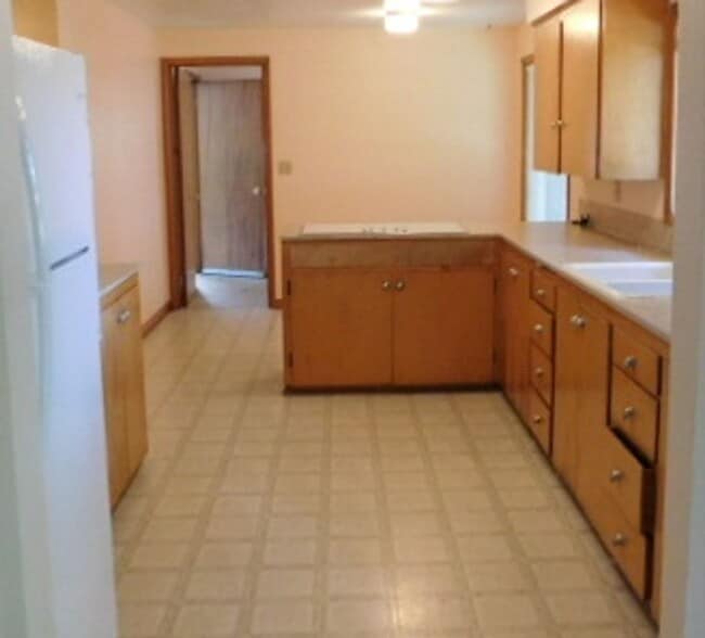 Building Photo - 3Bd/2Ba Single Story House - Available To ...