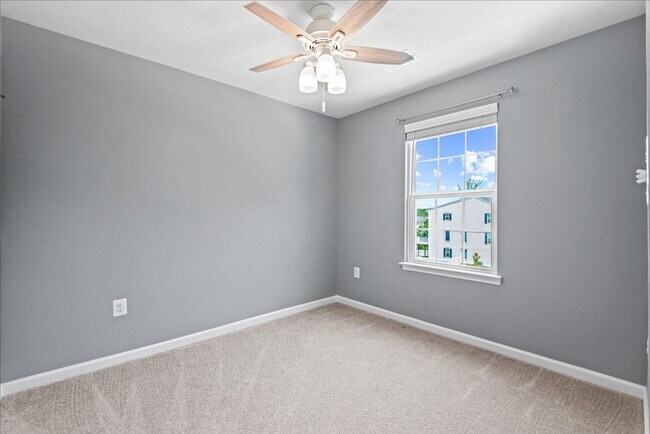 Building Photo - 6310 Crittenden Ln