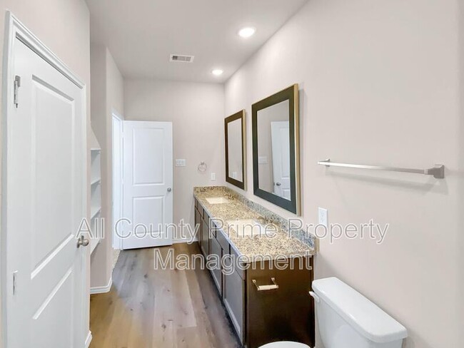 Building Photo - 13067 Clearview Drive