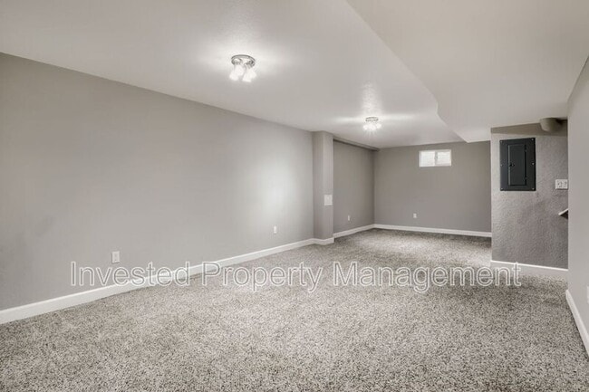 Building Photo - 2591 S Raleigh St