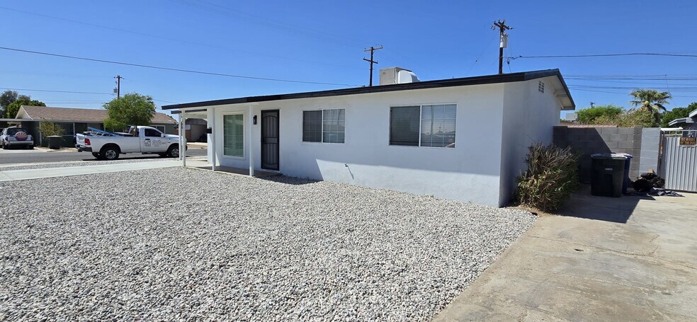 Building Photo - 1302 E Morrison St