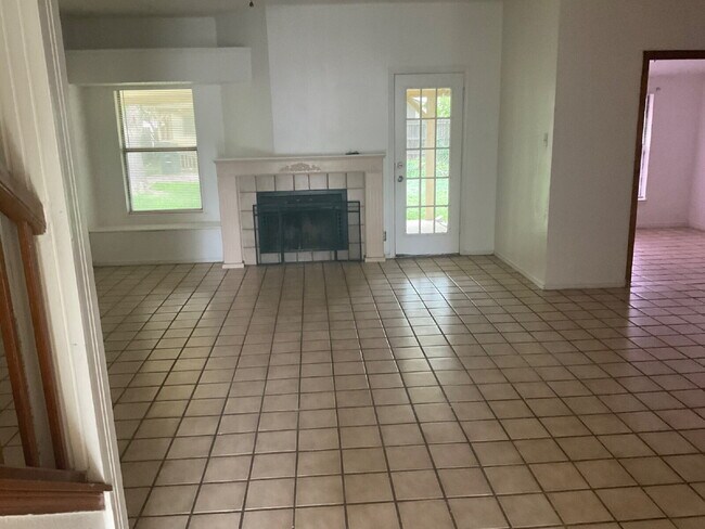 Building Photo - Large beautiful home for rent